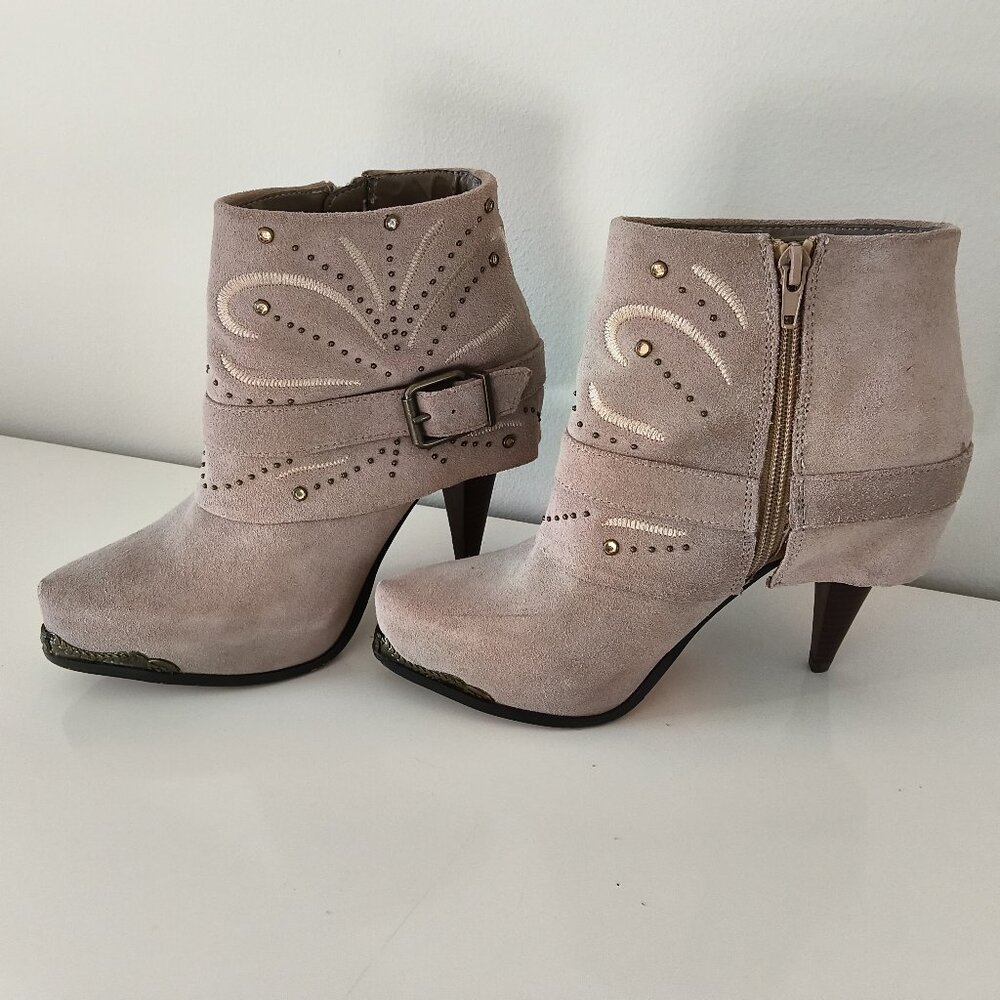 Miranda by Miranda Lambert Tan Suede Ankle Western Boots Size 6.5M